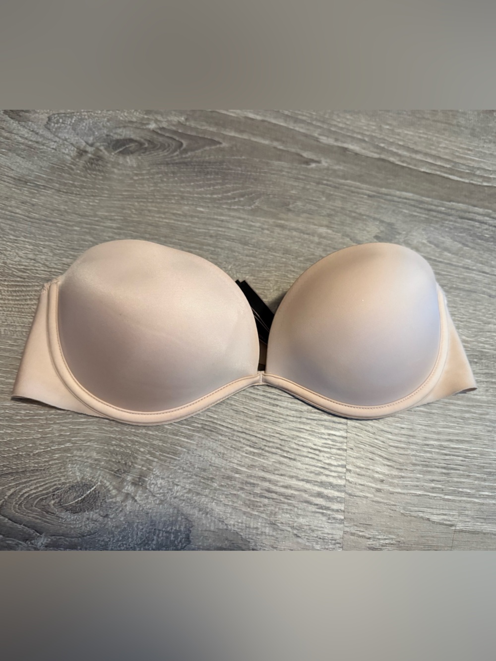 Victoria’s Secret Multifunctional Strapless Nude Beige Cream Bra 32C